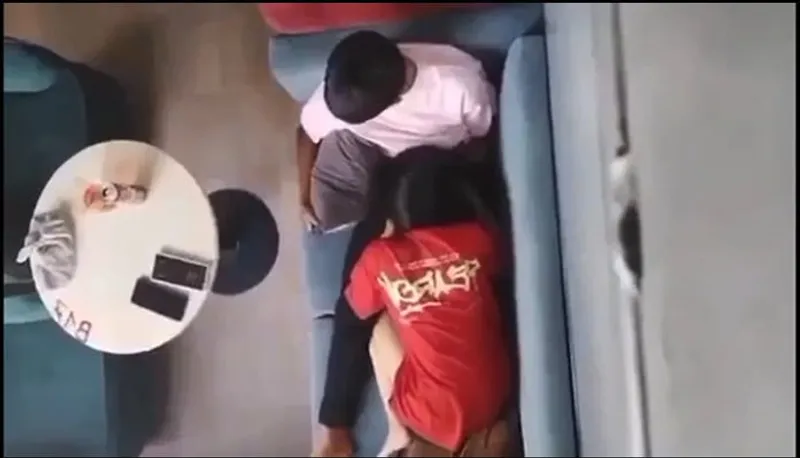 Quay lén eny bú bú cho em người yêu nơi công cộng
