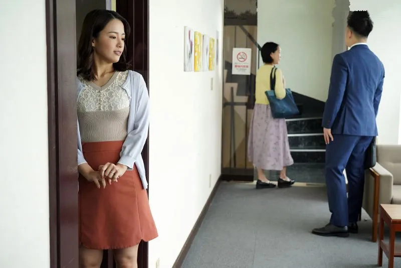 Mọi lúc…mọi nơi, cô hàng xóm nơi tôi mới chuyển đến luôn muốn trả bài với tôi
